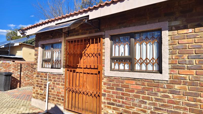 To Let 1 Bedroom Property for Rent in Miederpark North West